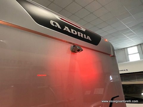 Adria Compact SUPREME DL letti gemelli garage gamma 2020 160 cv POWER 699 cm full
