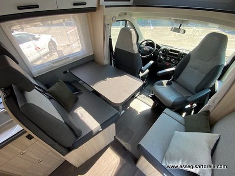 Adria Sunliving S 70 SP garage crossover 699 cm 2021 BASCULANTE full